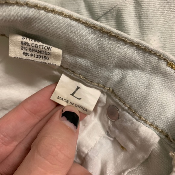 High wasted light wash shorts - Picture 3 of 3